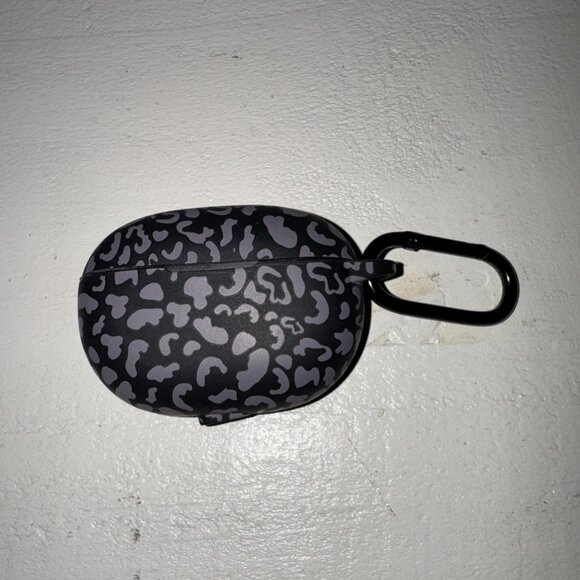 Beats by Dr. Dre Studio Buds - Black With Leopard Silicone Case EUC - Picture 2 of 13